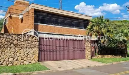 Sobrado com 4 suítes e 570 m² à venda