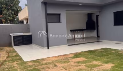 Casa térrea em condomínio fechado.