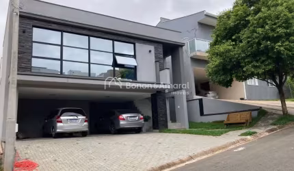 Casa em condomínio, com 3 suítes e piscina, 253m² de construção, por R$ 1.650.000,00