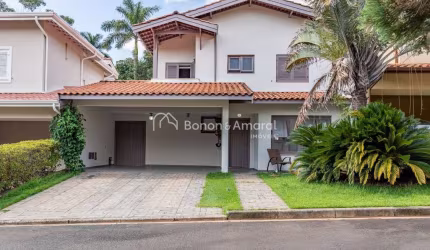 Casa em condomínio à venda com 4 quartos e 2 suítes, 263 m²
