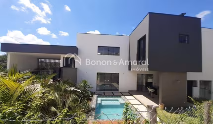 Casa Moderna com 3 Suítes, Piscina Aquecida e Vista para Mata Nativa em Condomínio Fechado em Valinhos
