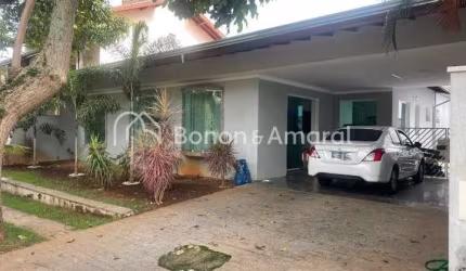 Casa com 3 quartos sendo 2 suítes em condomínio no Residencial Jardim Chapadão