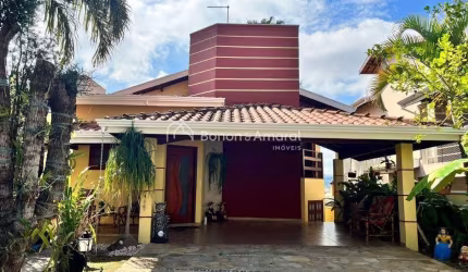 'Elegância e Conforto em Casa Assobradada no Melhor Condomínio de Valinhos-SP'