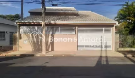 Casa de Alto Padrão com 3 Dormitórios, Espaço Gourmet e 4 Vagas de Garagem em Localização Privilegiada