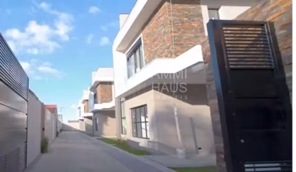 Sobrado em Boqueirão  -  Curitiba