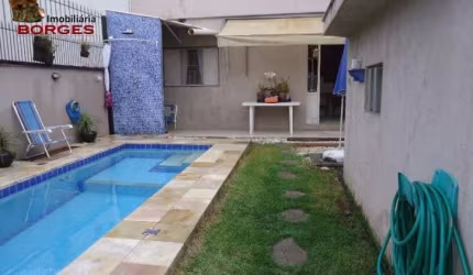 Sobrado amplo com piscina  a venda no Planalto Paulista.