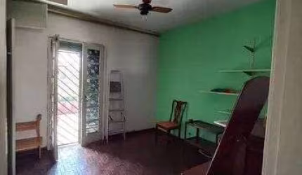 SOBRADO BEM LOCALIZADO COM 2 DORM, 1VAGA, EDÍCULA