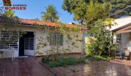 CASA TÉRREA 3 DORMITÓRIOS COMERCIAL - NO BROOKLIN PARA  LOCAÇÃO/VENDA.