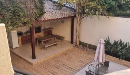 CASA COM 3 DORMITÓRIOS - 1 SUÍTE - CAMPO BELO - 260M2.