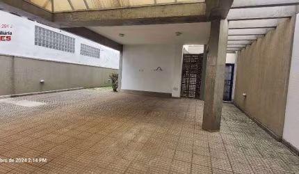 EXCELENTE SOBRADO 4 SUÍTES - 6 VAGAS-QUINTAL IMENSO-VENDA/LOCAÇÃO BROOKLIN.