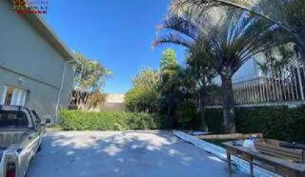 CASA COM TERRENO DE 770M² - 4 DORMITÓRIOS AMPLO QUINTAL NO JARDIM-BROOKLIN.