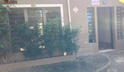PEQUENO SOBRADO - NUMA DAS MELHORES RUAS DO BROOKLIN - VENDA.