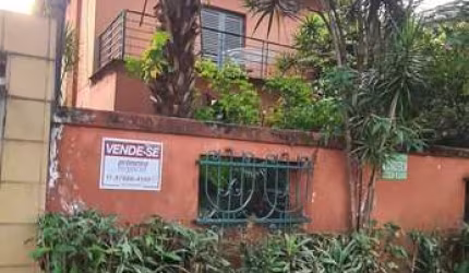 CASA COM 3 QUARTOS e 5 BANHEIROS À VENDA , 220 m²