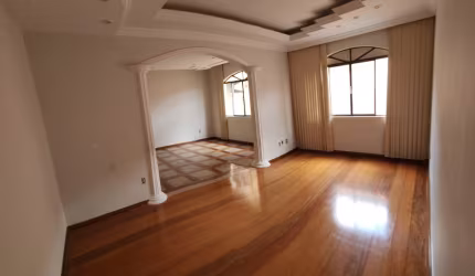 Apartamento amplo no Iguaçu - Oportunidade