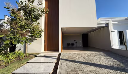 Casa a venda em condomínio fechado