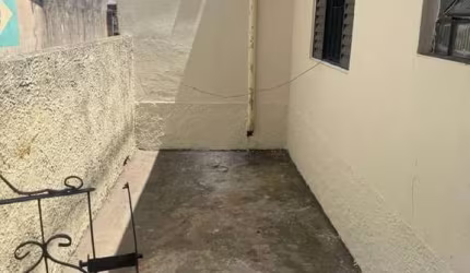 Casa com 1 quarto para alugar na Antonia Vieira Restolho, 222, Vila Zilda, São Paulo por R$ 700