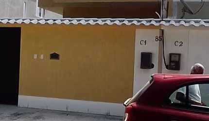 casa duplex no bairro do foguete, segunda quadra da praia do foguete.