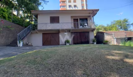 Casa com 3 quartos para alugar no Centro, Novo Hamburgo  por R$ 7.000