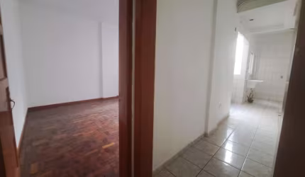 Apartamento Centro Curitiba 2 quartos com sacada cozinha ampla face norte