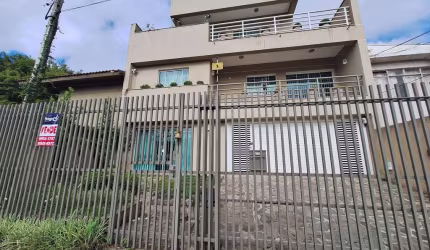 Casa residencial para Venda Alto da XV, Curitiba, rua tranquila, sem saída,  5 dormitórios com sacada e terraço, 5 vagas de garagem