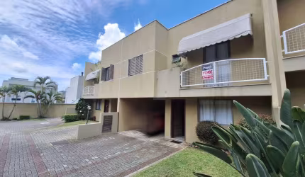 Condomínio fechado Curitiba bairro Água Verde com 6 quartos sendo 3 suítes churrasqueira