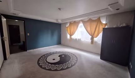 Apartamento Curitiba bairro Cristo Rei com 3 quartos dependência serviço vaga livre portaria 24 horas salão de festa churrasqueira bicicletario