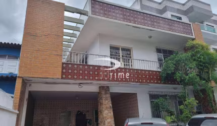 Casa com 3 dormitórios à venda, 339 m² por R$ 700.000,00 - Brasilândia - São Gonçalo/RJ