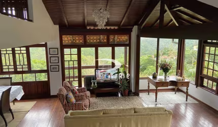 Casa com 3 dormitórios à venda, 240 m² por R$ 1.480.000,00 - Sans Souci - Nova Friburgo/RJ