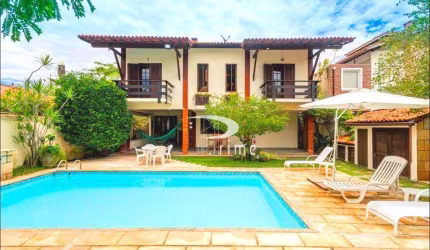 Casa com 3 dormitórios à venda, 300 m² por R$ 2.650.000,00 - Camboinhas - Niterói/RJ