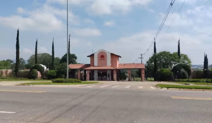 EXCELENTE TERRENO EM CONDOMINIO FECHADO