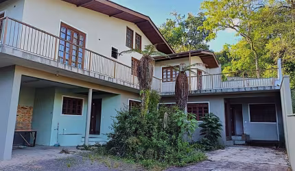 Casa com 3 quartos para alugar na Tommaso Campanella, 292, Barreirinha, Curitiba por R$ 4.500