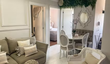 Apartamento com Piscina e Totalmente Reformado