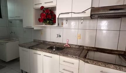 Imóvel para venda possui 65 metros quadrados com 3 quartos em Maraponga - Fortaleza - CE