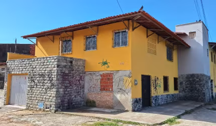 PREDIO/CASAS RESIDENCIAIS E COMERCIAIS 242M² C/ 4 KITNETS  NO CONJUNTO CEARA!!!