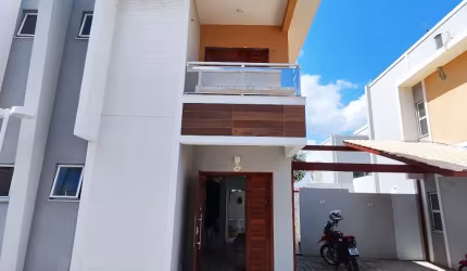 Vende- se casa com 02 quartos e porteira fechada!!!