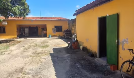 VENDA – Casa + Terreno Esquina de 2 Quartos, 2 Suites com Amplo Terreno no Bairro Salinas em Fortaleza/CE