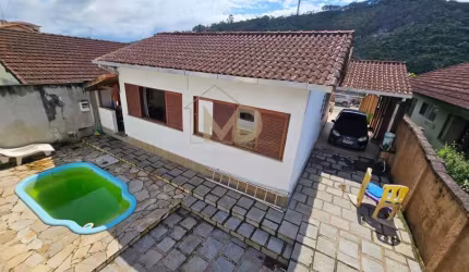 Casa para Venda em Teresópolis, Jardim Cascata, 3 dormitórios, 1 suíte, 1 banheiro, 3 vagas