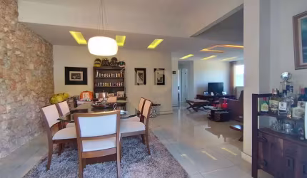 Casa para Venda em Teresópolis, Panorama, 4 dormitórios, 3 suítes, 1 banheiro, 2 vagas