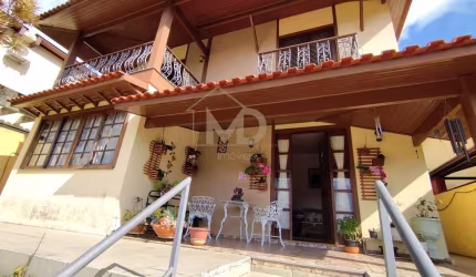 Casa 4 dormitórios ou + para Venda em Teresópolis, Agriões, 4 dormitórios, 1 suíte, 4 banheiros, 3 vagas