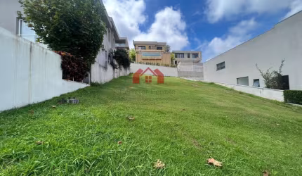 Terreno em Condomínio para Venda em Santana de Parnaíba, Tamboré