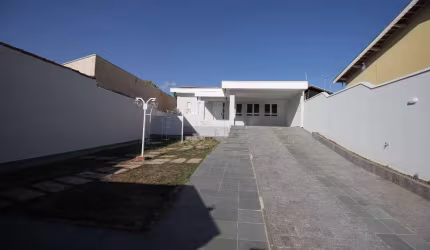 Casa com 3 dormitórios à venda, 109 m² por R$ 550.000,00 - Vila Clayton - São João da Boa Vista/SP