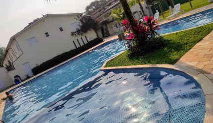 Casa juquehy ótima localização  100 metros centro 380 metros praia com