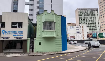 Excelente casa comercial em bela esquina no Centro