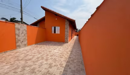 Casa com piscina lado praia Apenas 239mil à vista