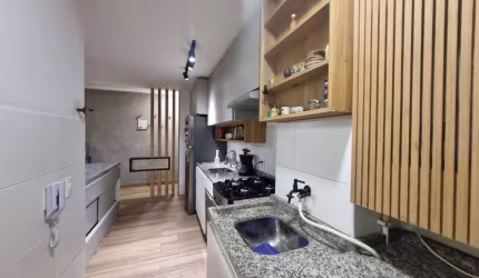 VENDO APARTAMENTO 2 DORMITÓRIOS, SALA AMPLIADA, PORTEIRA FECHADA -