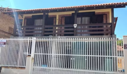 Casa com 3 quartos à venda na Rua Rio Negrinho, 39, Centro, Balneário Piçarras, 173 m2 por R$ 1.399.000