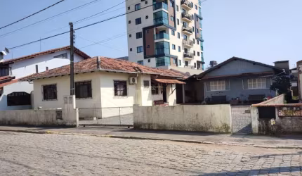 Terreno à venda na JOAO MEDEIROS, 56, Centro, Balneário Piçarras, 100 m2 por R$ 3.000.000