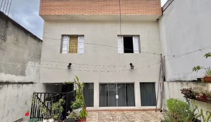 Casa à Venda - 200 m², Próxima à Estação Primavera-Interlagos