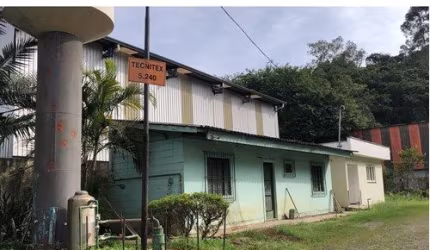Galpão Moderno e Bem Localizado  à margem da BR 116 em Taboão da Serra