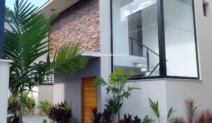 Casa á venda em Boiçucanga - Perto do shopping - Piscina Privativa
